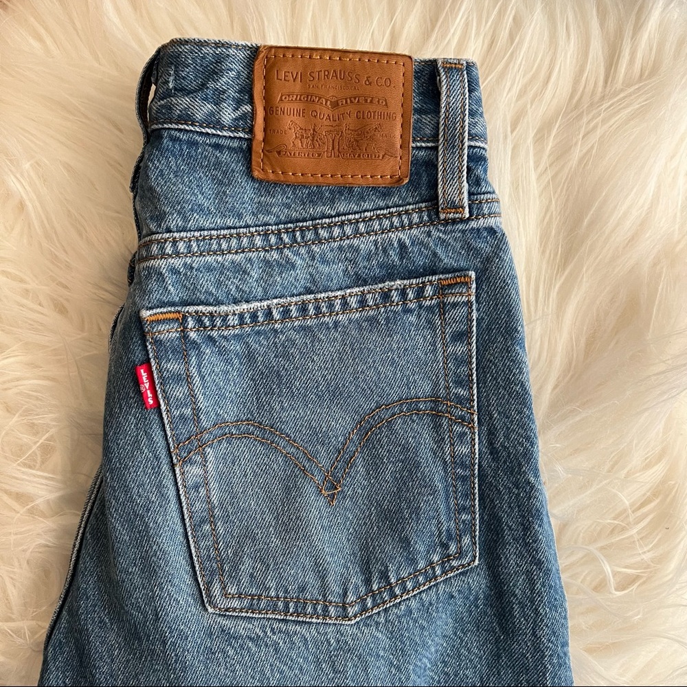 WORN ONCE! Levi’s size 24 Wedgie Jeans - Medium Wash - Perfect Condition
